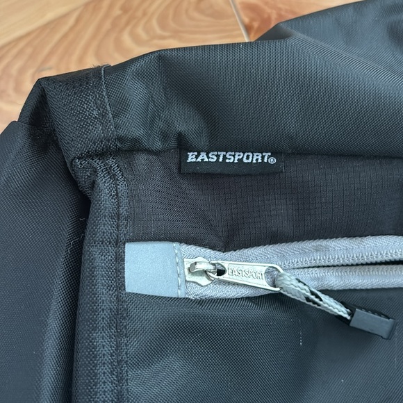 East sport bag pack Color black and gray with multiple zippers - Picture 5 of 6